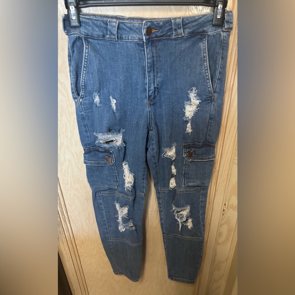 Fashion Nova Women's Blue Jeans Mid-Rise Skinny Legs Distressed Size 7 Cargo